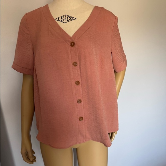 Women's NWT Pink Button-Up Top. Ptp 21 lenght 23” - Picture 1 of 4